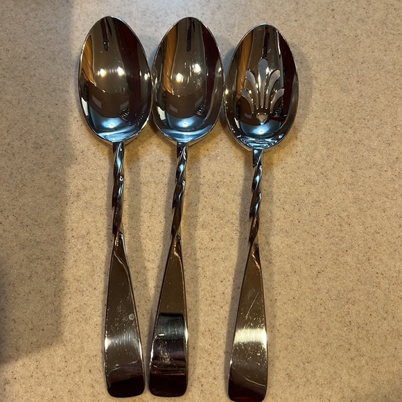 65 piece set 13 place settings, 5 Piece Gorham Aura Twist Place settings plus - Picture 5 of 8